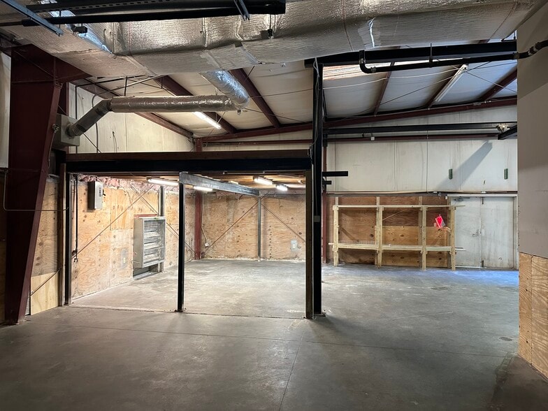 More Photos Of 396 Senoia Rd, Tyrone Light Manufacturing For Lease