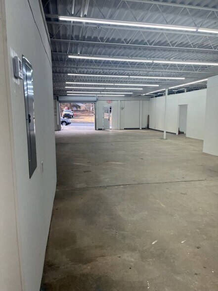 More Photos Of 1237 Strickland Rd, Roswell Light Distribution For Lease