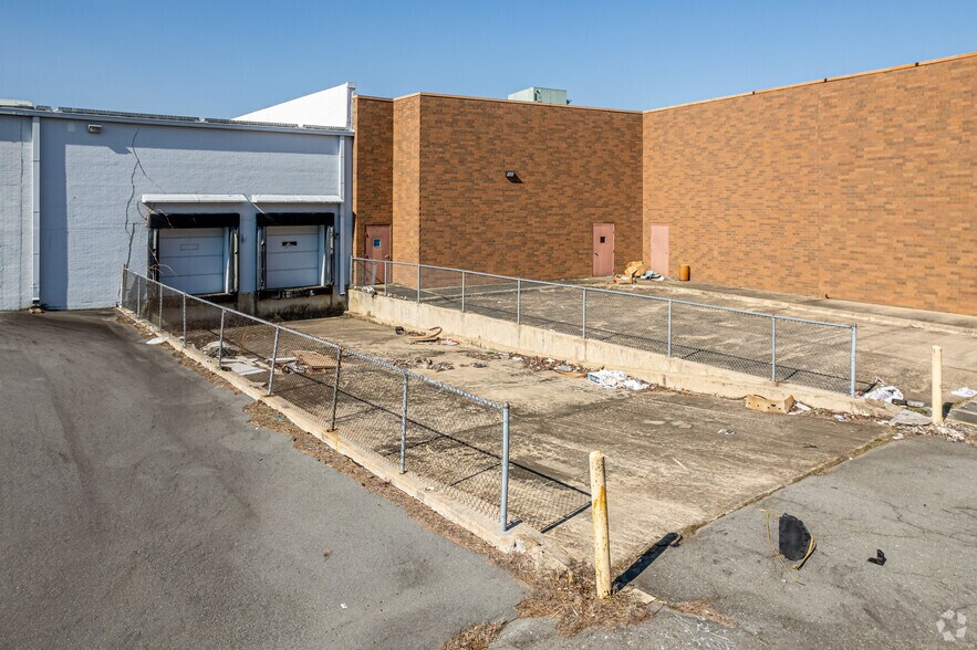 More Photos Of 2901 Pines Mall Dr, Pine Bluff Department Store For Sale