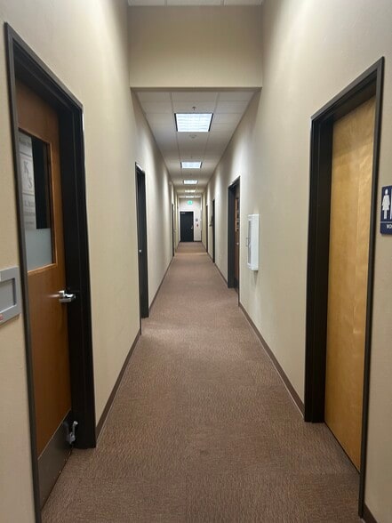 More Photos Of 2500 NE Twin Knolls Dr, Bend Medical For Lease