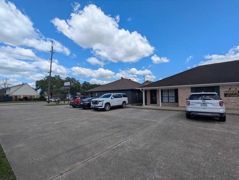 More Photos Of 8141 Gladys Ave, Beaumont Office For Lease