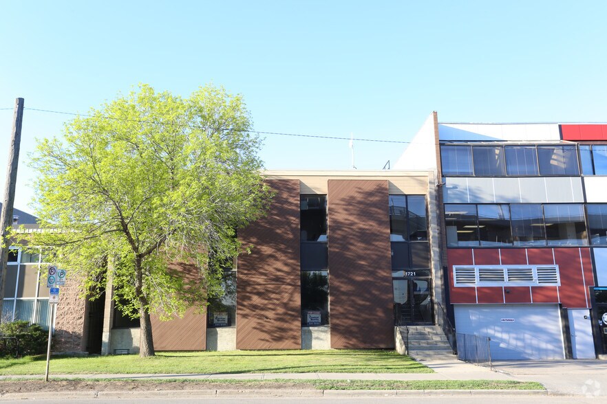 More Photos Of 1721 10th Ave SW, Calgary Office Residential For Sale