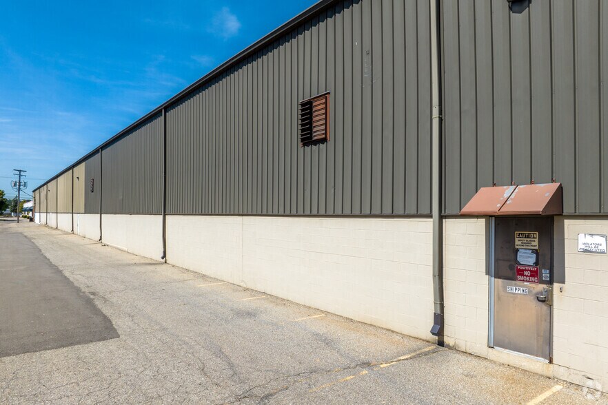 More Photos Of 8400 Ronda Dr, Canton Warehouse For Lease