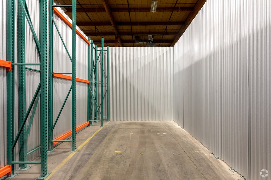 More Photos Of 2455 NW Nicolai St, Portland Warehouse For Lease