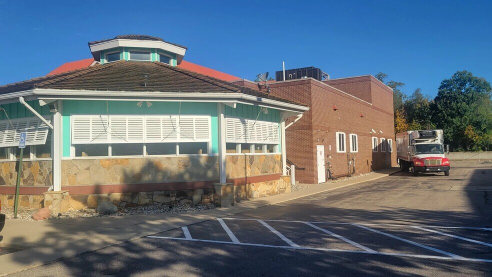 More Photos Of 539 E Big Beaver Rd, Troy Restaurant For Sale