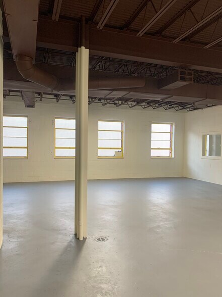 More Photos Of 5810-5814 Seminary Rd, Alexandria Freestanding For Lease