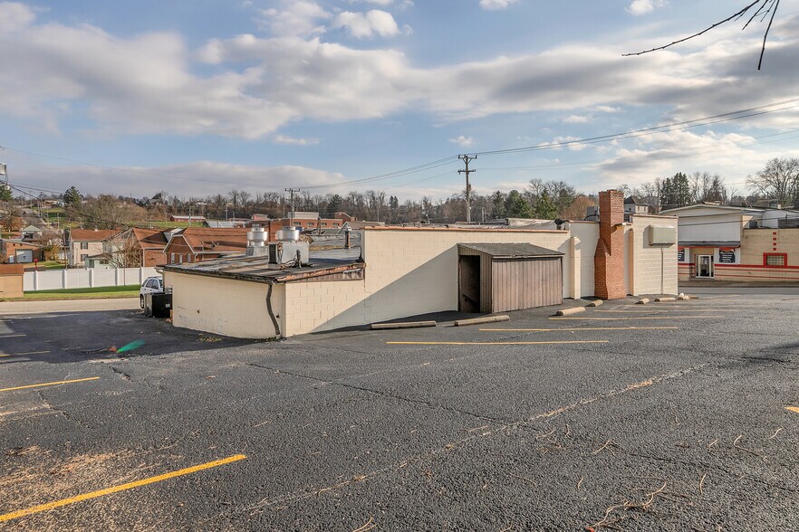 More Photos Of 201 Baughman Ave, Jeannette Restaurant For Sale