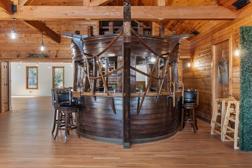 More Photos Of 109 E B St, Cedar Creek Freestanding For Sale