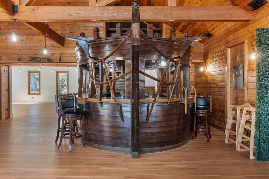 More Photos Of 109 E B St, Cedar Creek Freestanding For Sale