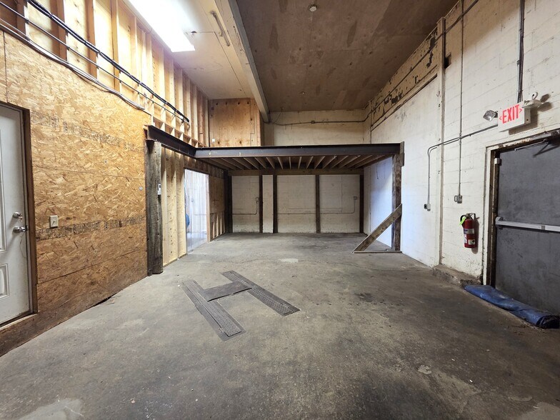 More Photos Of 140 Gravel Pike, Green Lane Industrial For Lease