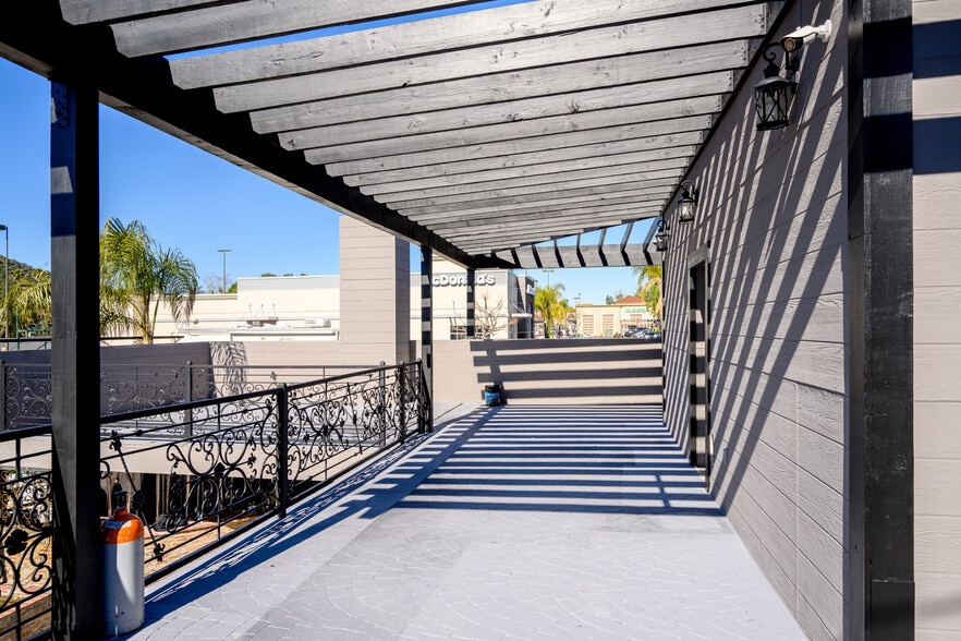 More Photos Of 6500 Foothill Blvd, Tujunga Restaurant For Sale