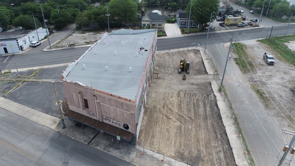 More Photos Of 4007 S Flores St, San Antonio Freestanding For Sale