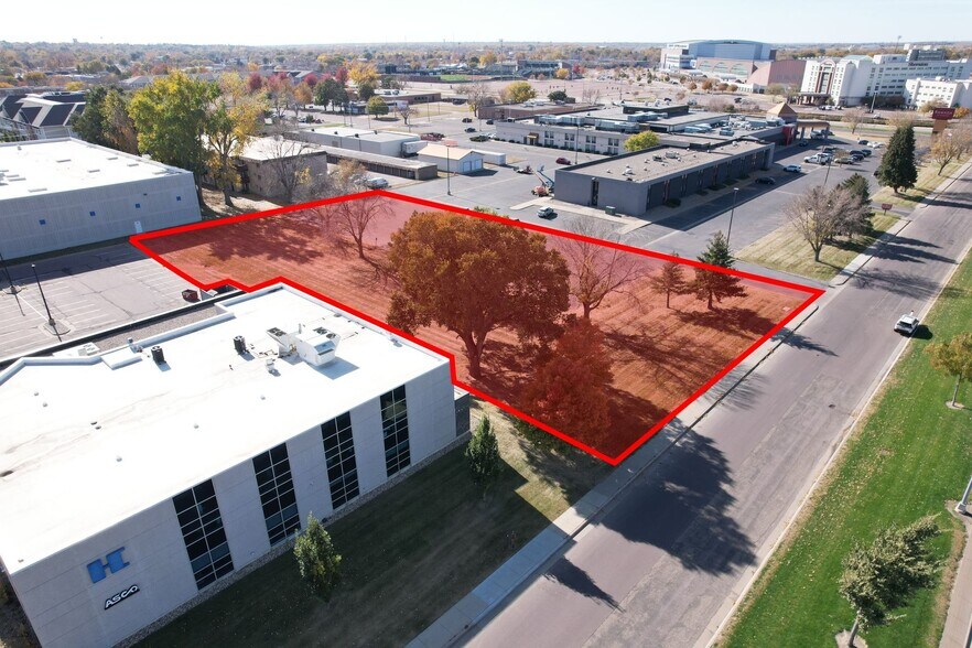Primary Photo Of 1301 W Russell St, Sioux Falls Land For Lease