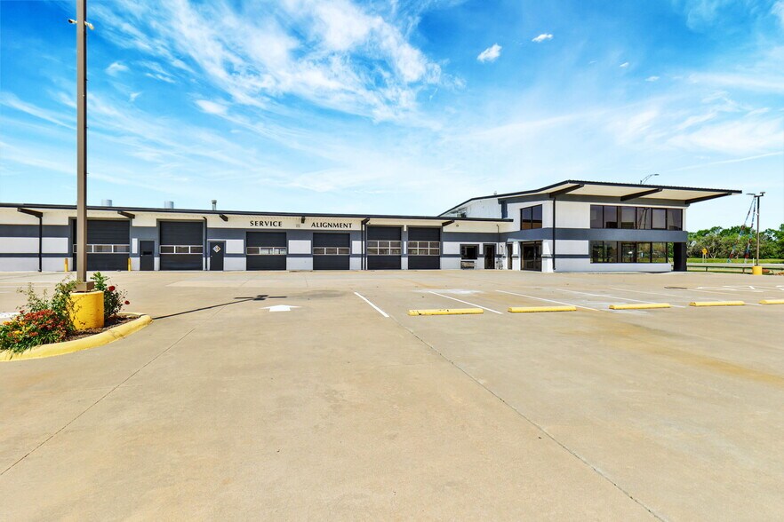 More Photos Of 11209 W Kellogg, Wichita Auto Dealership For Sale