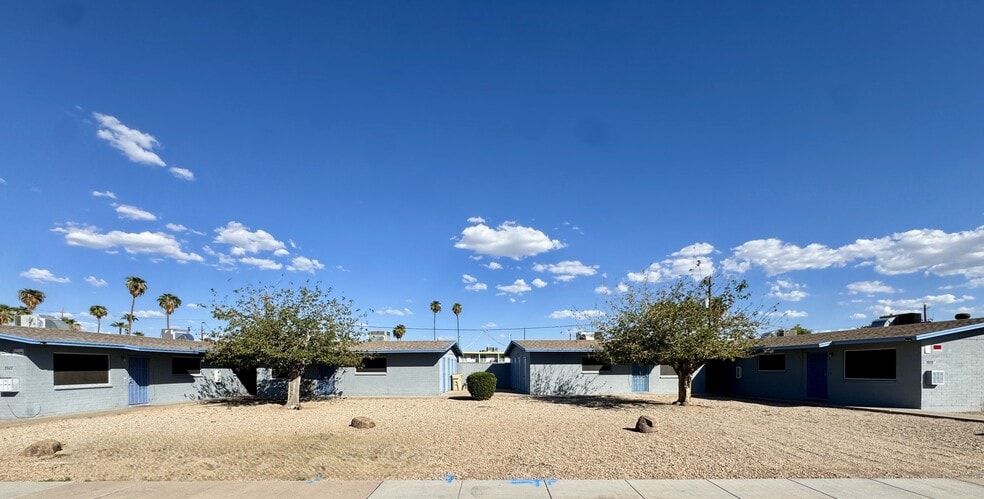 More Photos Of 7019 N 76th Ave, Glendale Apartments For Sale