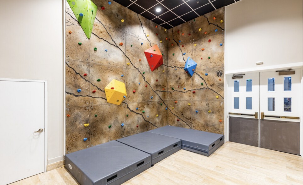 More Photos Of 2121 S Hiawassee Rd, Orlando Apartments For Lease