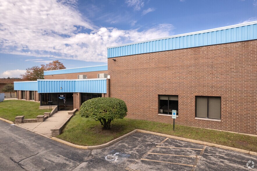 Primary Photo Of 710 E Cooper Ct, Schaumburg Manufacturing For Lease