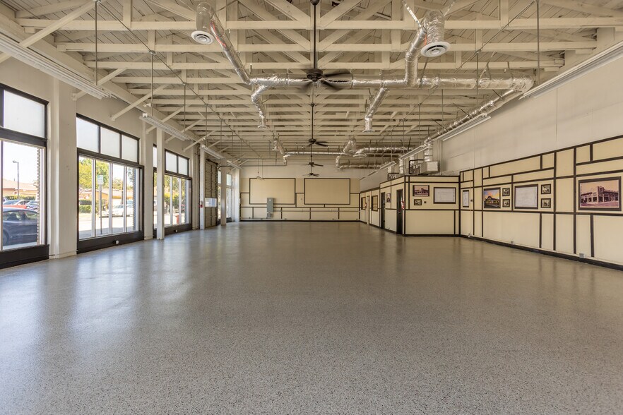 More Photos Of 402 W Chapman Ave, Orange Storefront For Lease