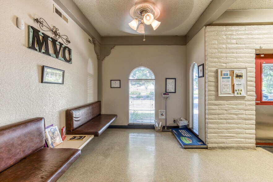 More Photos Of 3200 G St, Merced Veterinarian Kennel For Sale