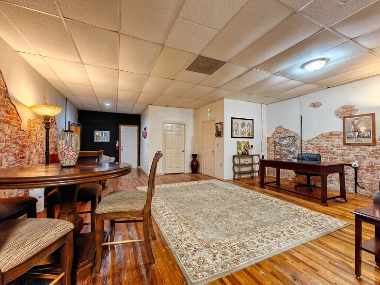 More Photos Of 121 N Poplar St, Paris Storefront Retail Residential For Sale