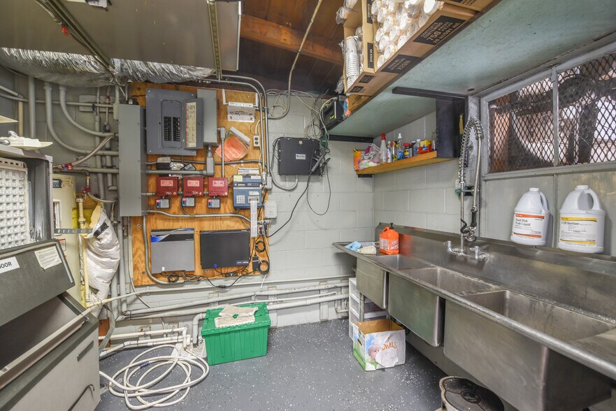 More Photos Of 24967 State Highway 108, Mi Wuk Village Service Station For Sale