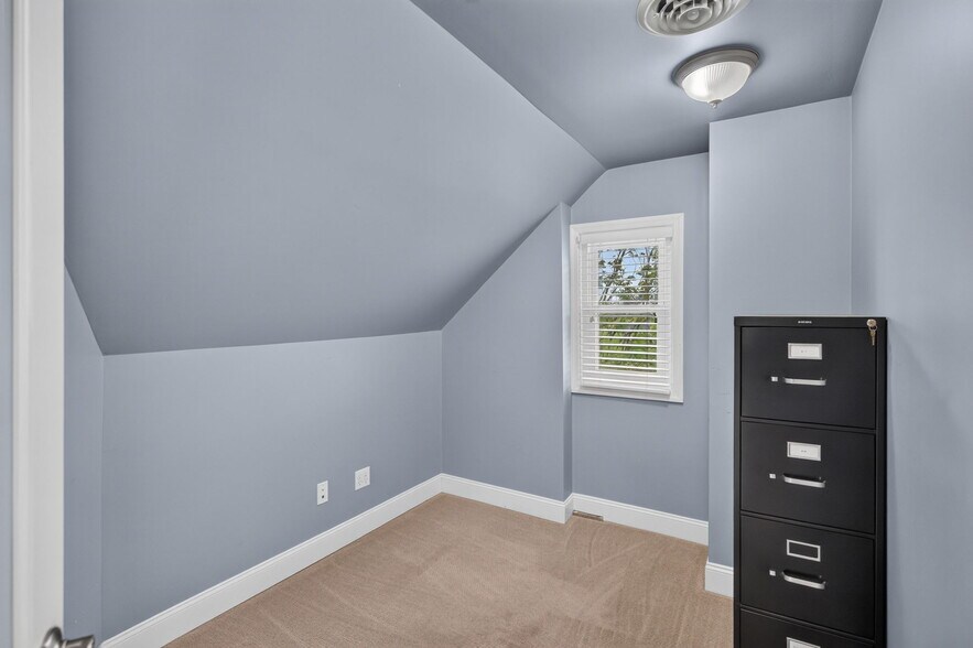 More Photos Of 330 Mahoning St, Milton Office For Sale