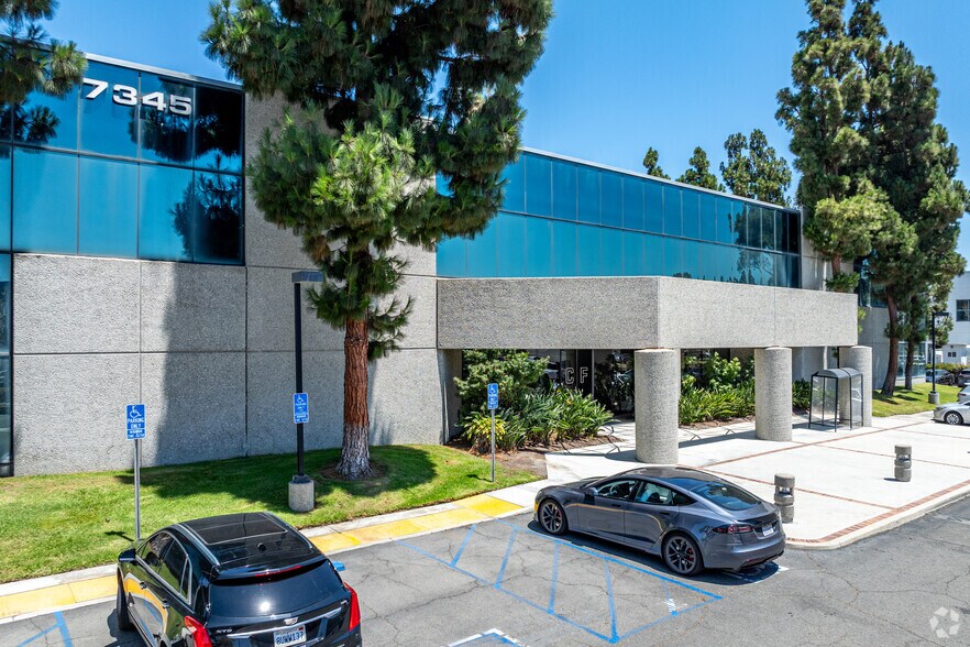 More Photos Of 7345 Orangewood Ave, Garden Grove Warehouse For Lease