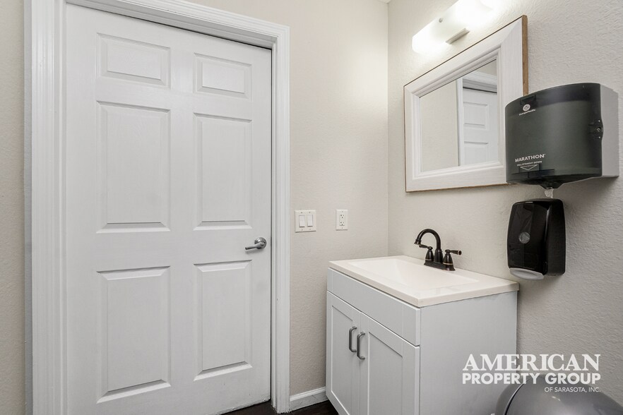 More Photos Of 20020 Veterans Blvd, Port Charlotte Office For Sale