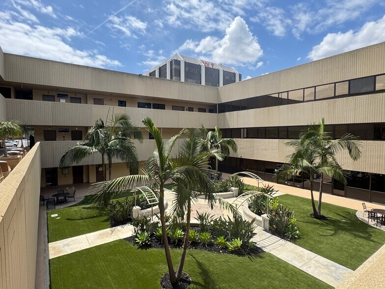 More Photos Of 999 N Tustin Ave, Santa Ana Medical For Sale
