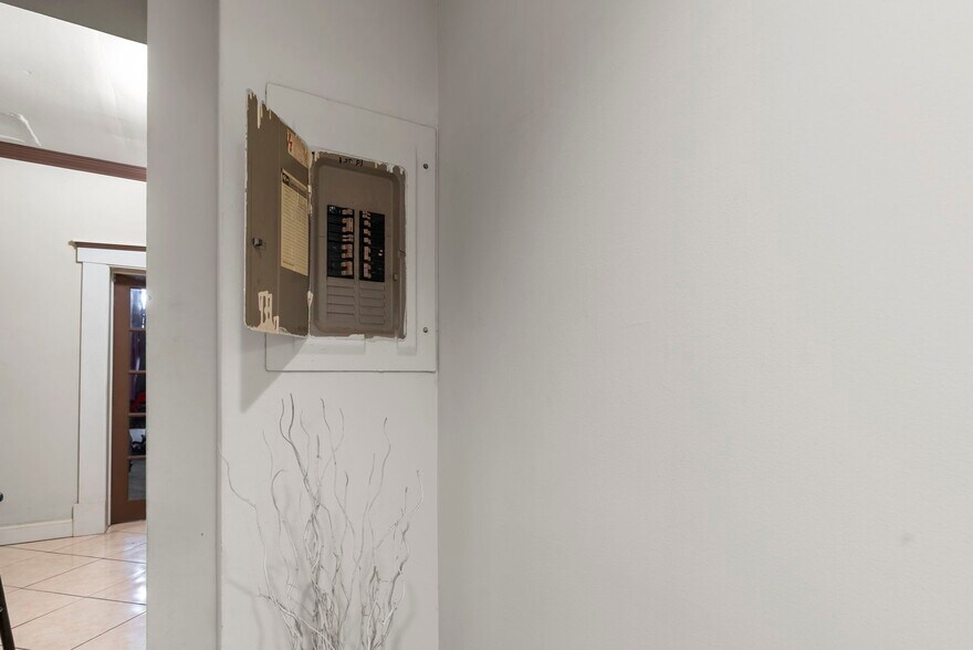 More Photos Of 1433 W Lombard St, Baltimore Multifamily For Sale