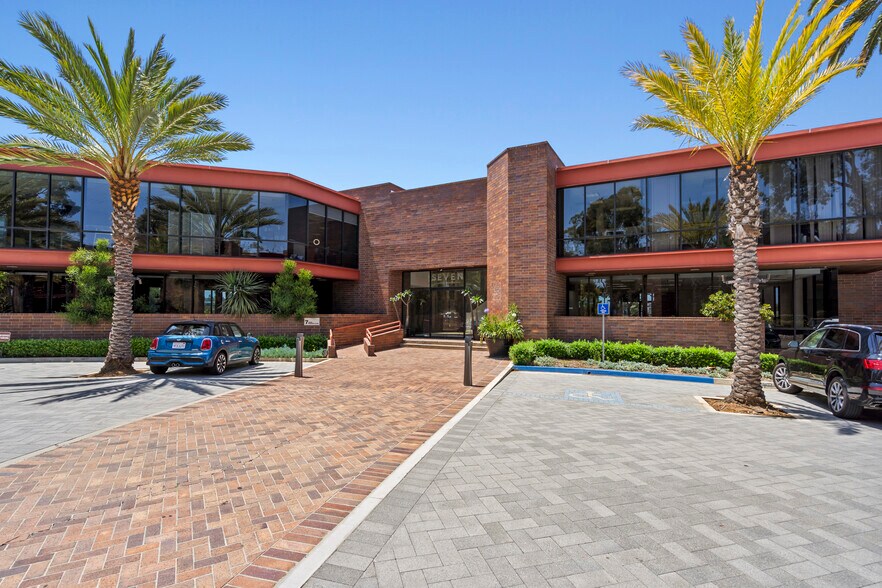 More Photos Of 7 Upper Newport Plaza Dr, Newport Beach Office For Sale