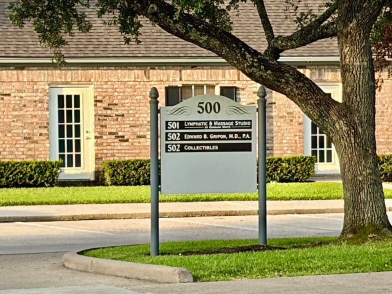 More Photos Of 3560 Delaware St, Beaumont Medical For Sale