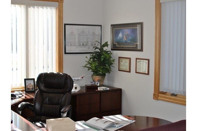 More Photos Of 1881 NW Station Parkway, Andover Office Residential For Lease