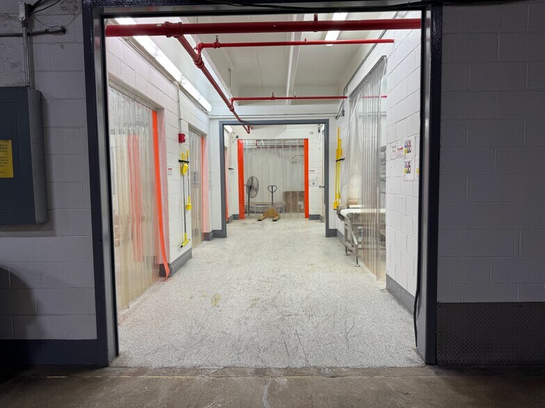 More Photos Of 3940 Porett Dr, Gurnee Manufacturing For Sale