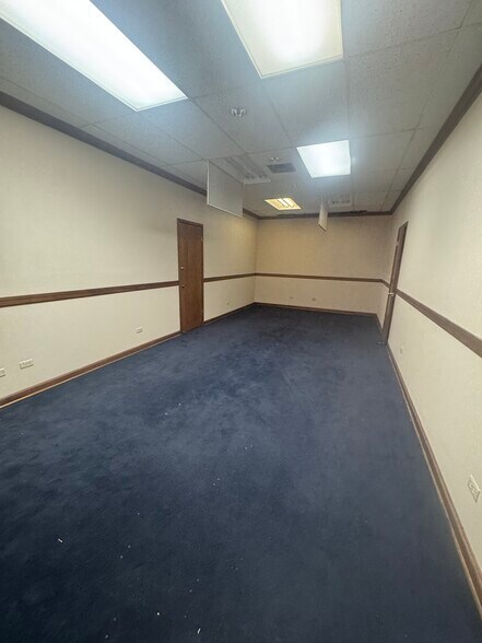 More Photos Of 4355 Centergate St, San Antonio Light Distribution For Lease