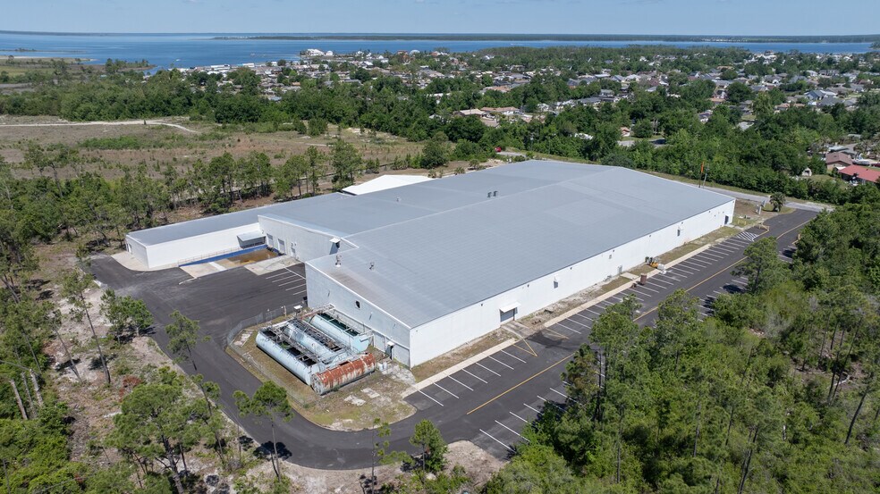 More Photos Of 909 W 39th St, Panama City Manufacturing For Lease