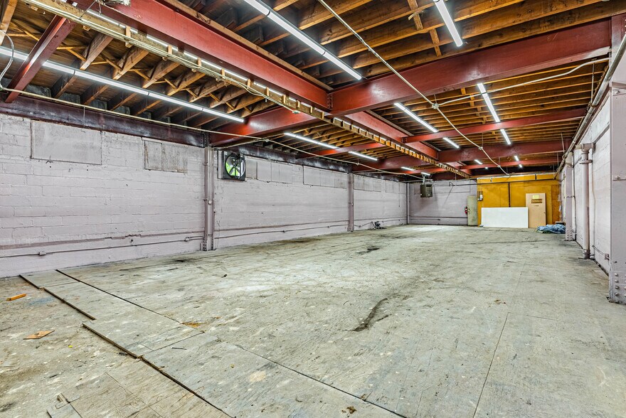 More Photos Of 161 Abington Ave, Newark Warehouse For Sale