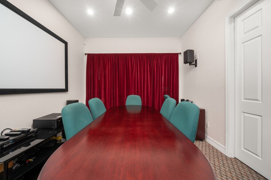 More Photos Of 405 W Interlake Blvd, Lake Placid Office For Sale