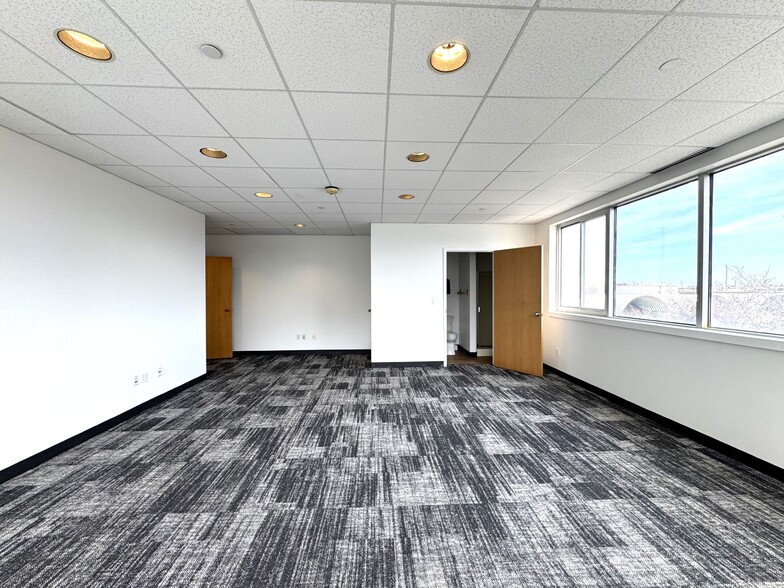 More Photos Of 4 Betty St, Everett Flex For Lease