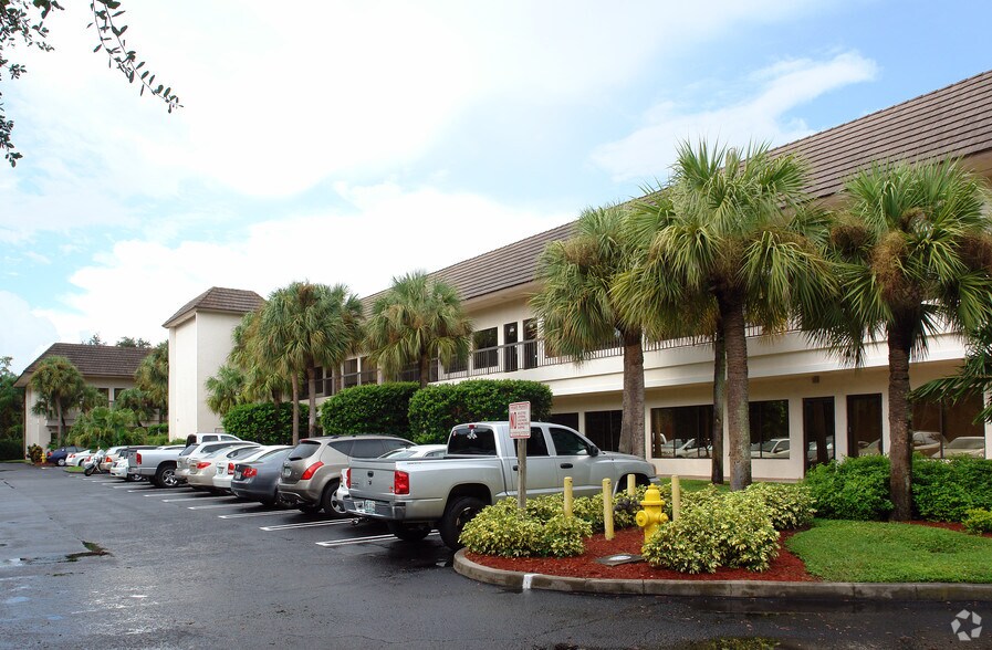 More Photos Of 600 Sandtree Dr, Palm Beach Gardens Office For Lease