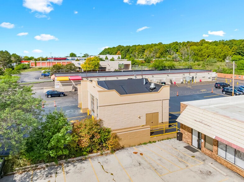 More Photos Of 8718 W Brown Deer Rd, Milwaukee Service Station For Sale