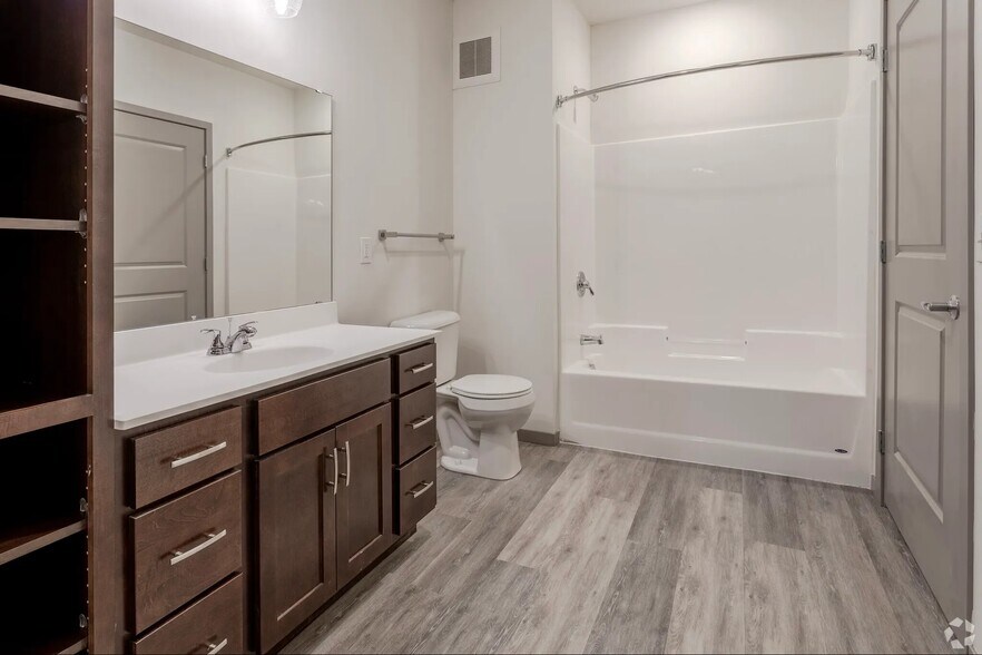More Photos Of 1935 2nd St SW, Rochester Apartments For Sale