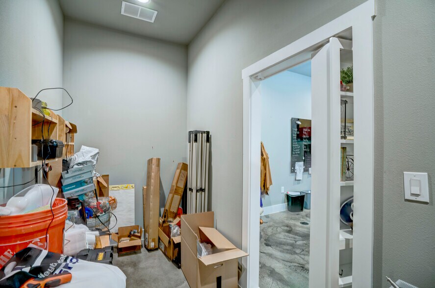 More Photos Of 5805 Starnes Rd, Watauga Office For Sale