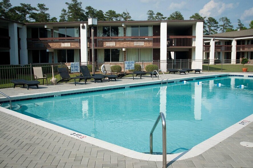 More Photos Of 1301 4th St, Hartsville Hotel For Sale