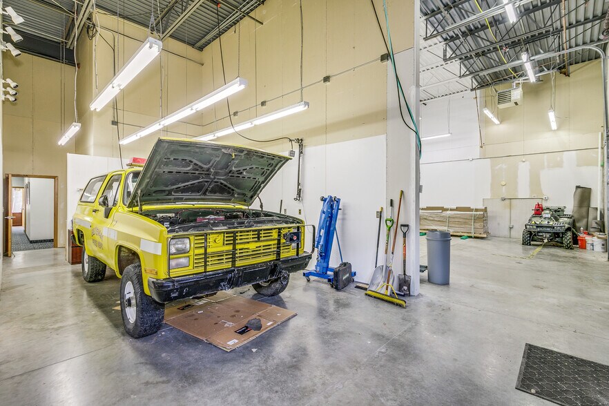 More Photos Of 10220 73rd Ave S, Maple Grove Flex For Lease