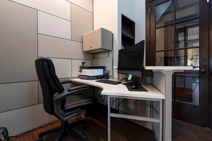 More Photos Of 1531 E Bradford Pky, Springfield Medical For Lease