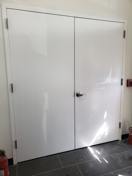 More Photos Of 526 Broadway, Newark General Retail For Sale