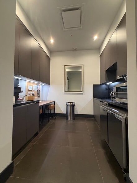 More Photos Of 19790 W Dixie Hwy, Aventura Office For Lease