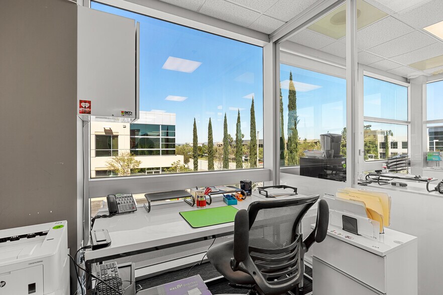 More Photos Of 27321-27327 Via Industria, Temecula Light Distribution For Lease