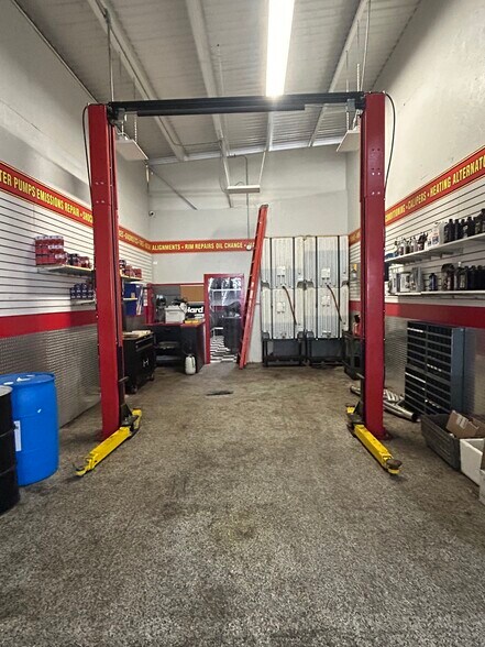 More Photos Of 5200 Cleveland St, Merrillville Truck Terminal For Lease